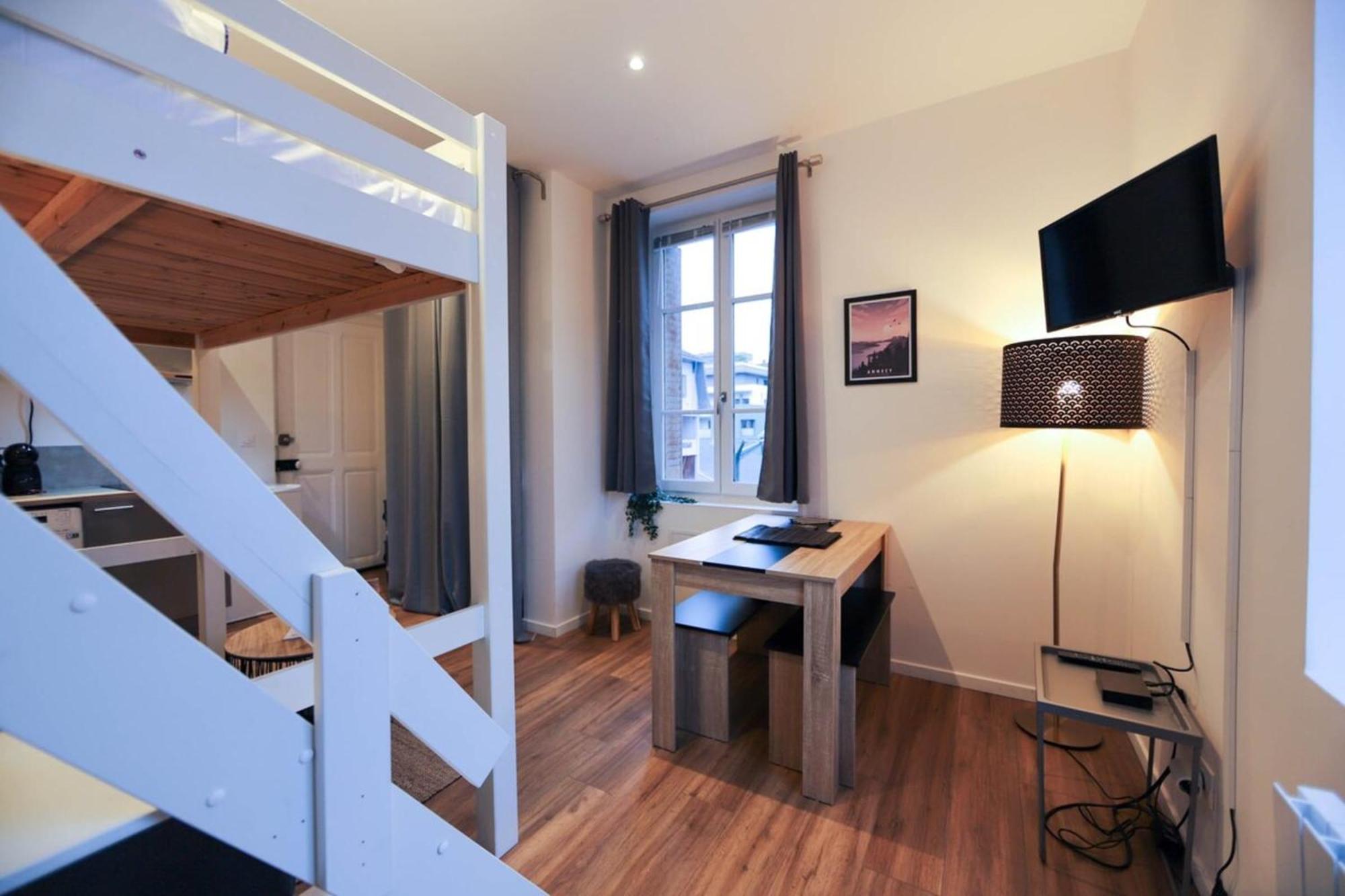 Апартаменты Le Petit Plus - Studio Confortable Avec Parking Анси Экстерьер фото